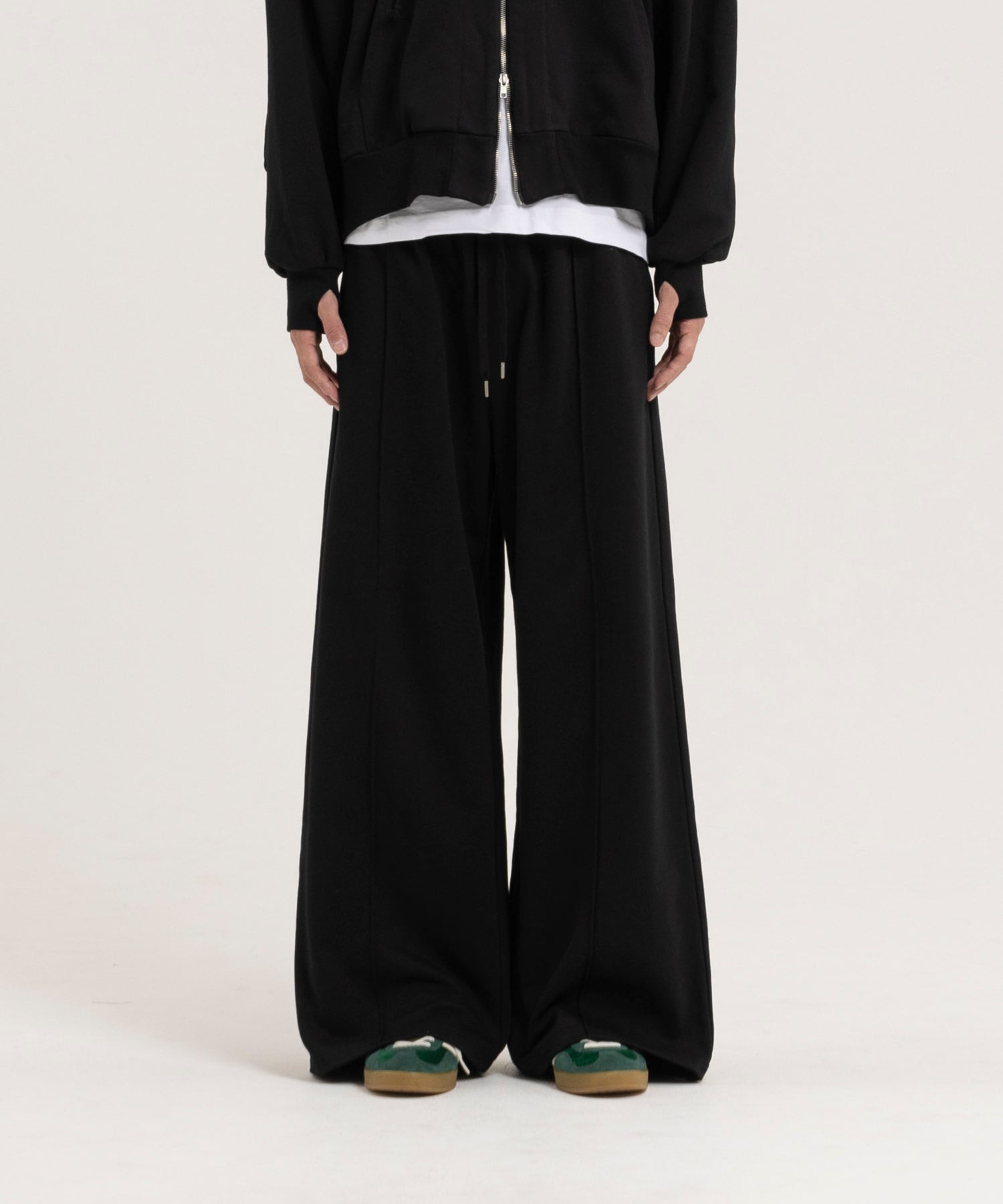 ブラック】PIN TUCK SWEAT WIDE PANTS/ピンタックスウェットワイドパンツ – Nanmo.