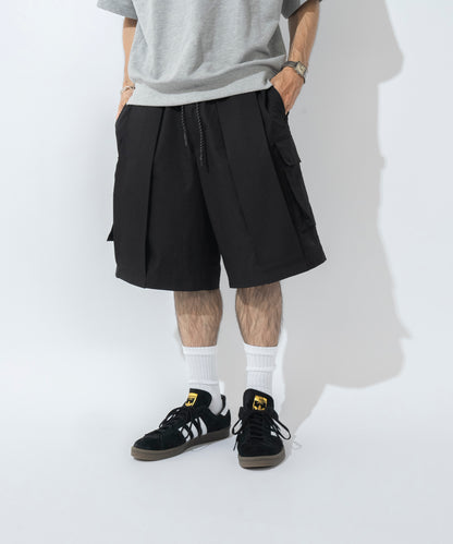 【ブラック】TUCK CARGO SHORTS / タックカーゴショーツ