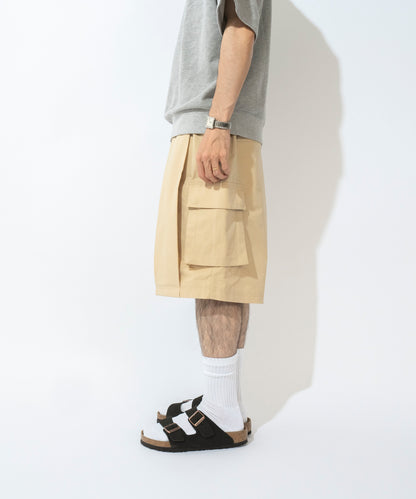 【ベージュ】TUCK CARGO SHORTS / タックカーゴショーツ