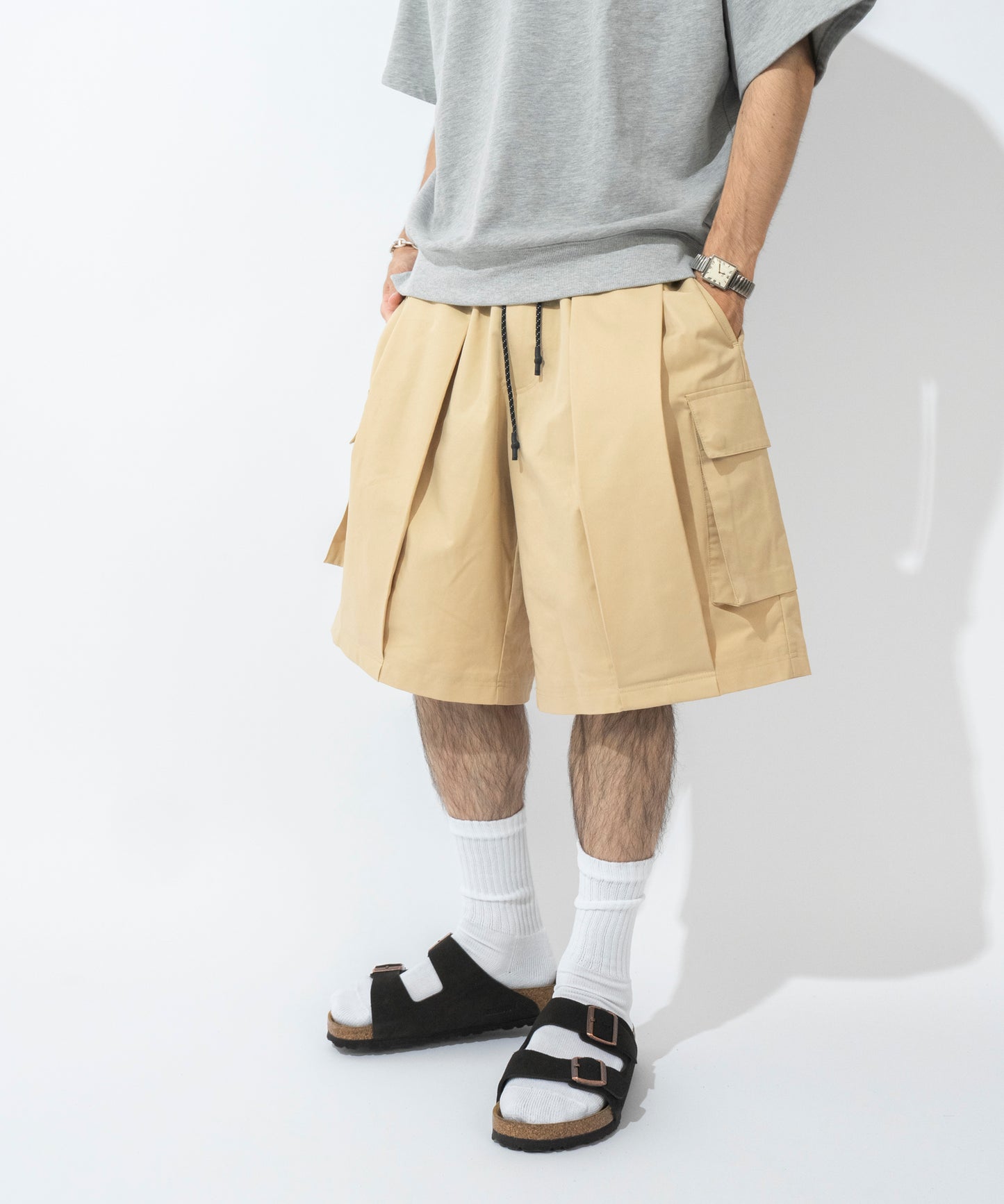 【ベージュ】TUCK CARGO SHORTS / タックカーゴショーツ