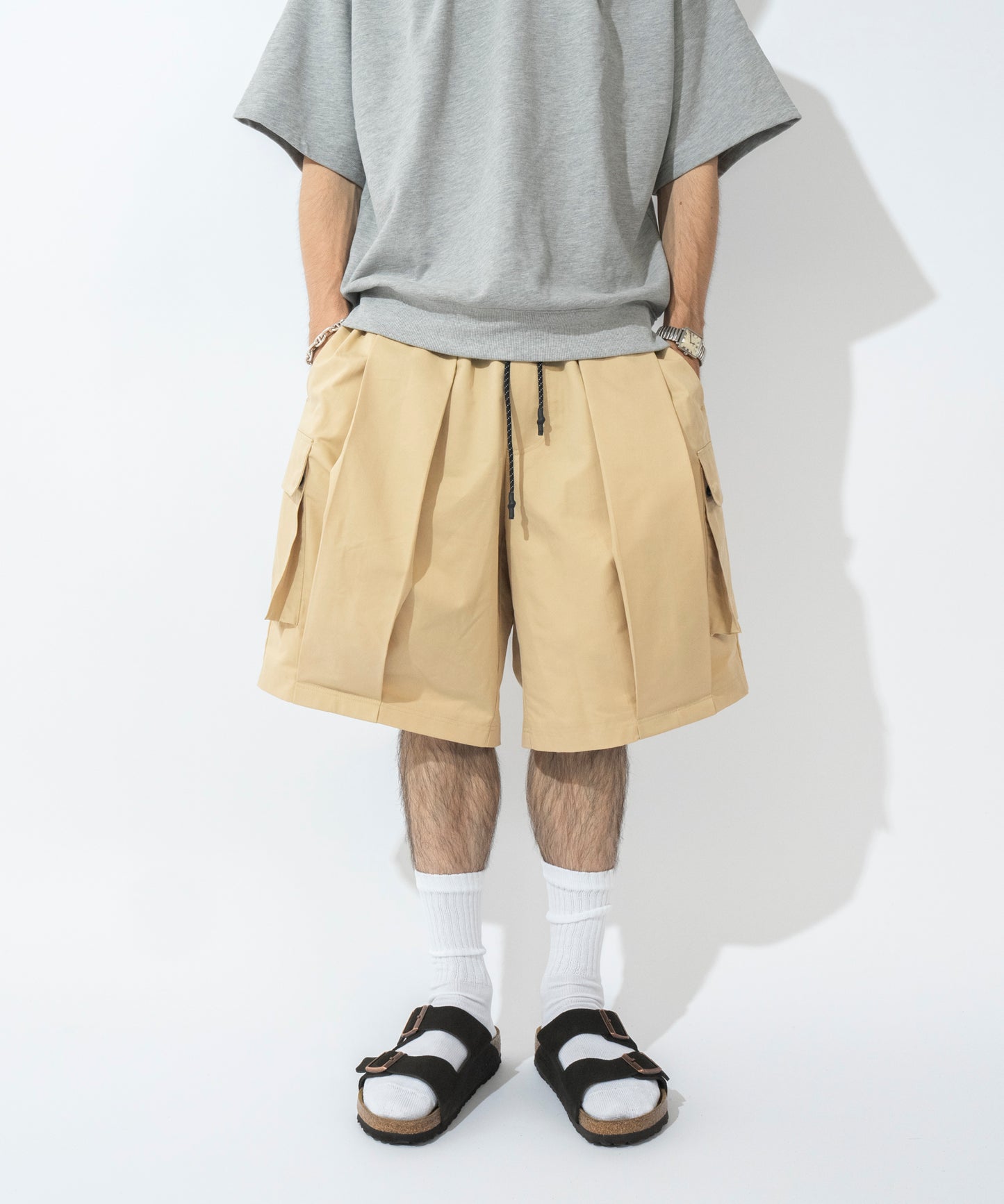 【ベージュ】TUCK CARGO SHORTS / タックカーゴショーツ