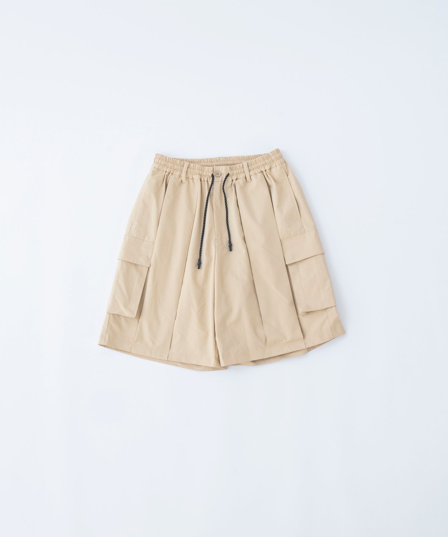 【ベージュ】TUCK CARGO SHORTS / タックカーゴショーツ