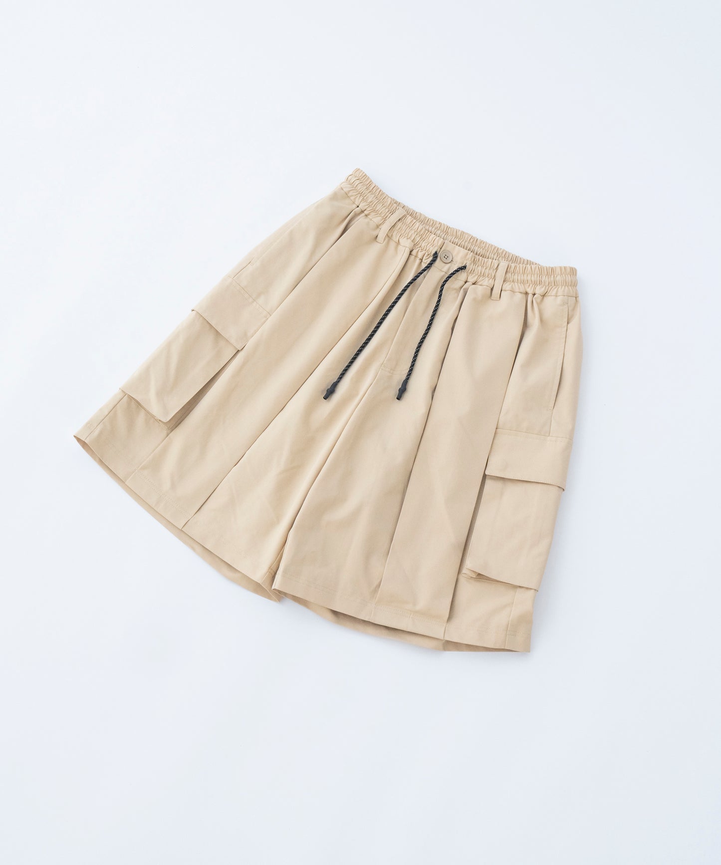 【ベージュ】TUCK CARGO SHORTS / タックカーゴショーツ