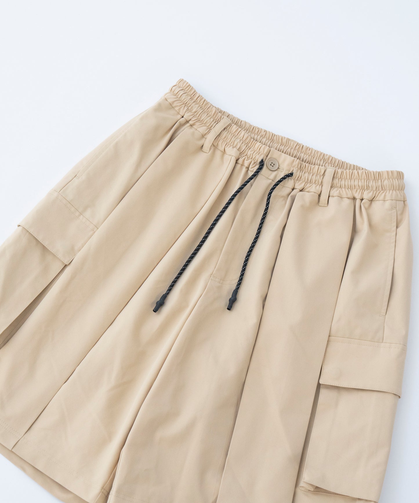 【ベージュ】TUCK CARGO SHORTS / タックカーゴショーツ