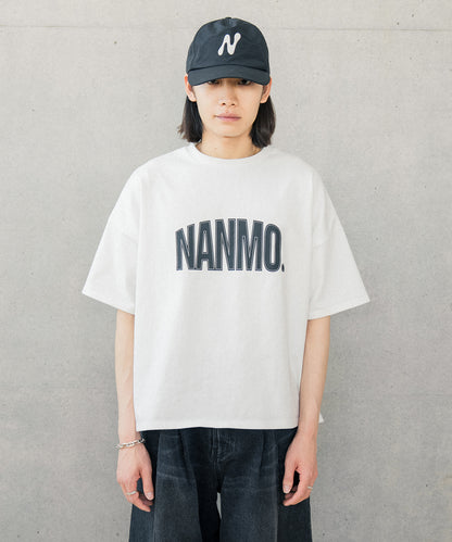 【ホワイト】NANMOグラフィックロゴTシャツ