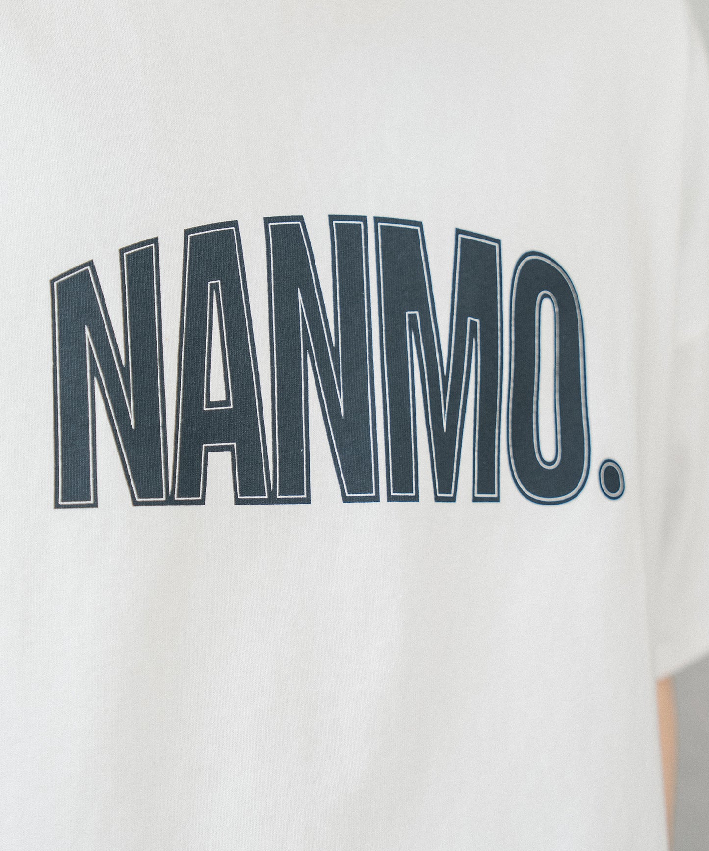 【ホワイト】NANMOグラフィックロゴTシャツ