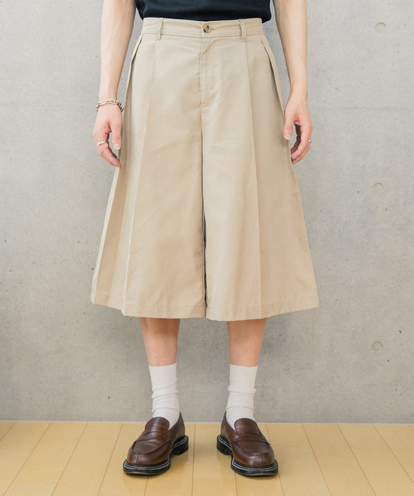 【ベージュ】タックワイドショーツ