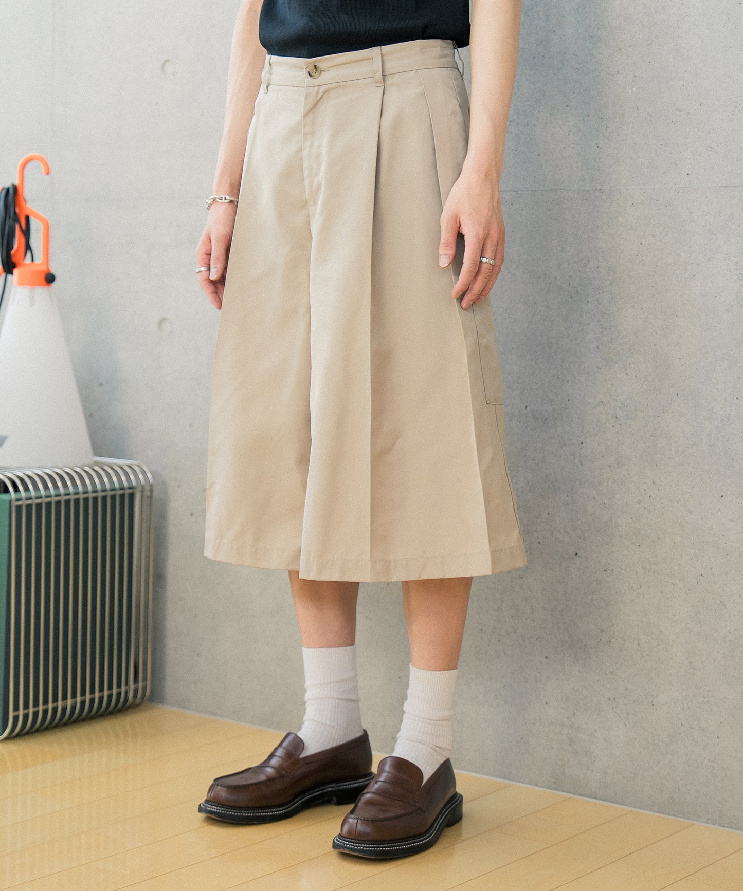 【ベージュ】タックワイドショーツ