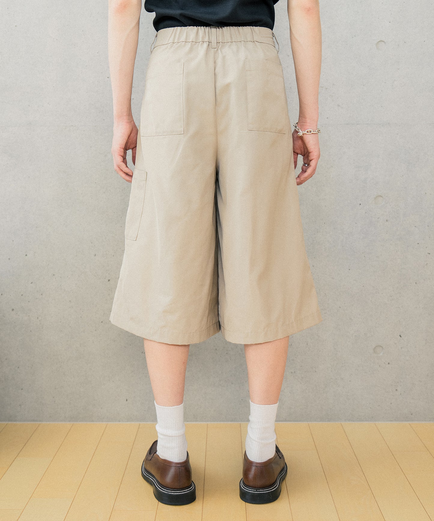 【ベージュ】タックワイドショーツ