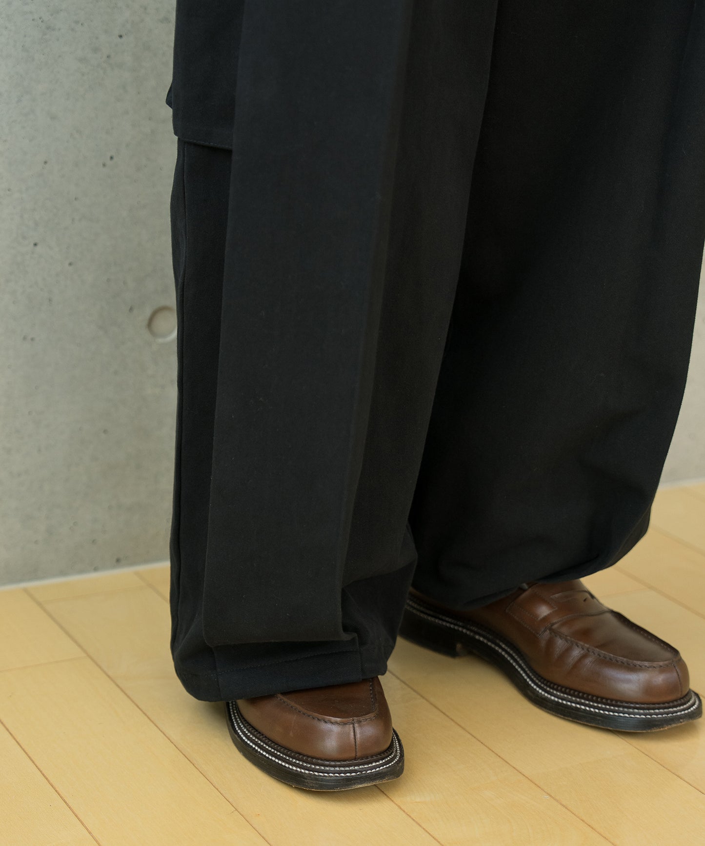 【ブラック】タックワイカーゴパンツ