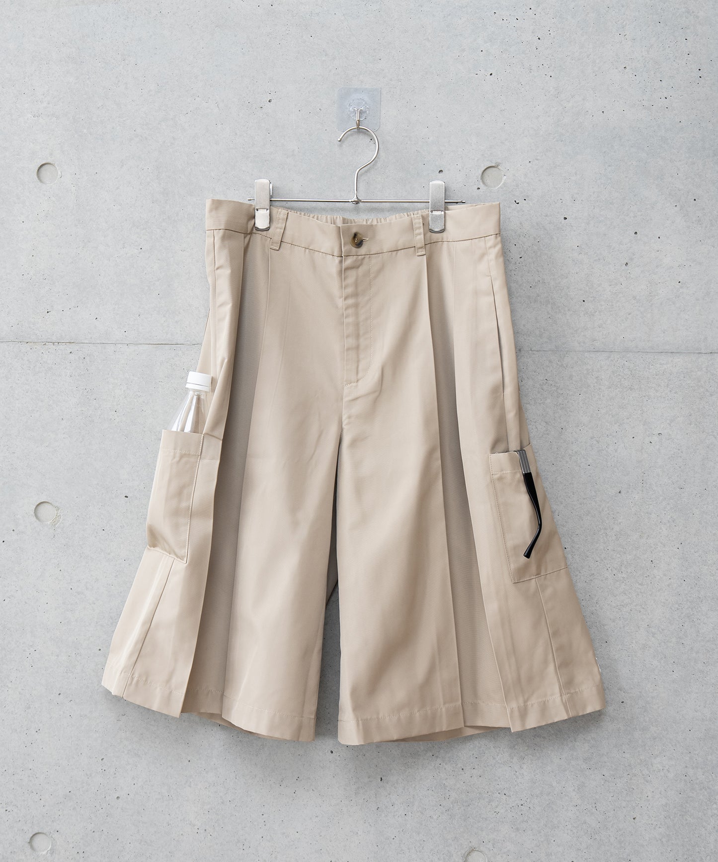 【ベージュ】タックワイドショーツ
