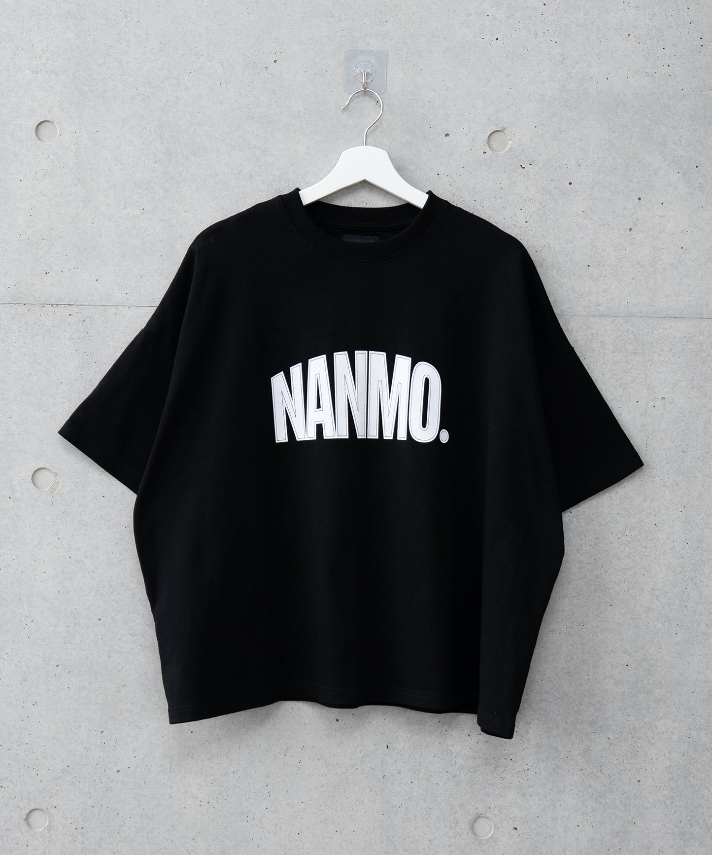 【ブラック】NANMOグラフィックロゴTシャツ