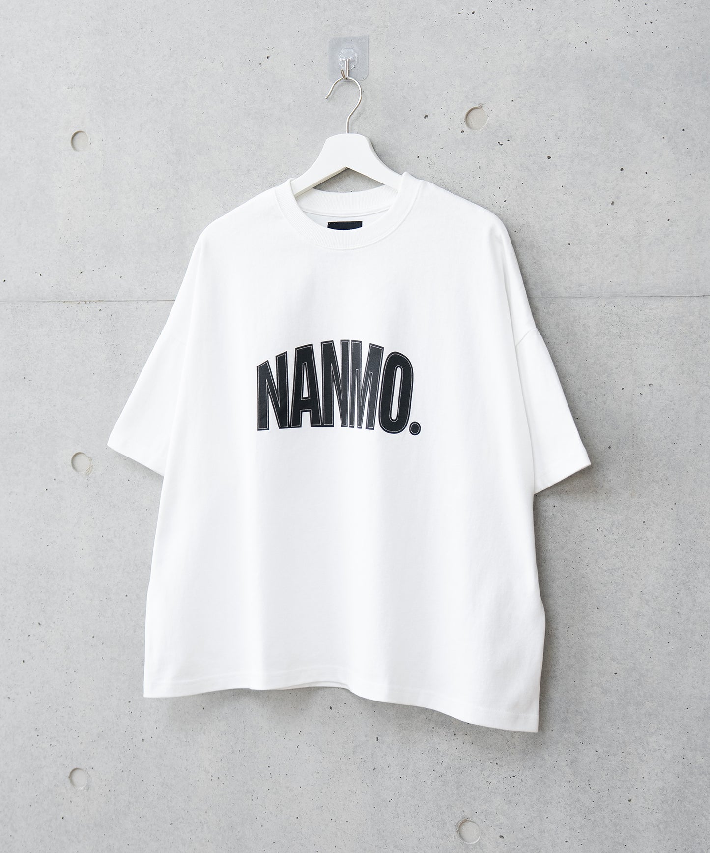 【ホワイト】NANMOグラフィックロゴTシャツ