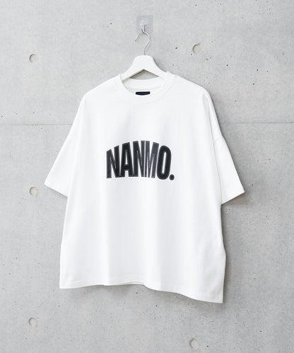 【ホワイト】NANMOグラフィックロゴTシャツ