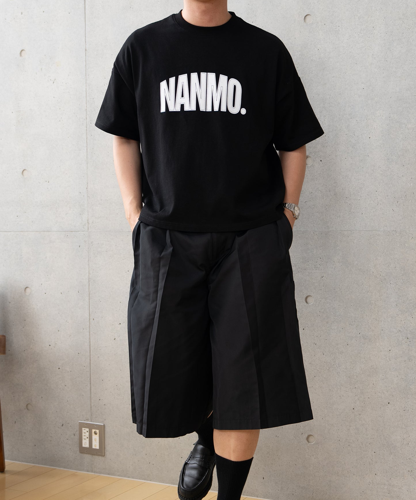 【ブラック】NANMOグラフィックロゴTシャツ